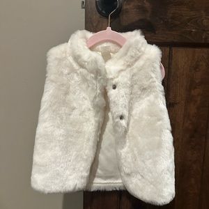3/$10 Carter’s • White Faux Fur Vest • girls 4T
